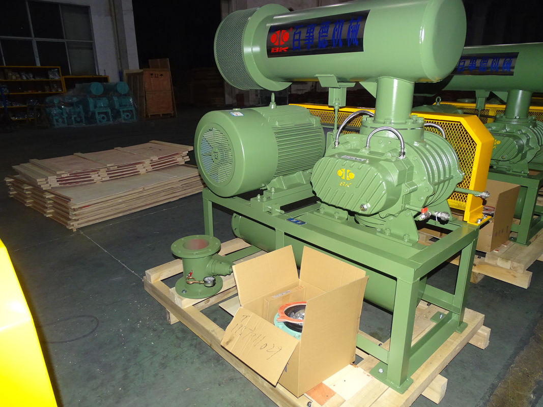 100 Kpa 20m3 / Min 6 "55 Kw منفاخ الجذور الصغيرة المصنوع من الحديد الزهر ثلاث فصوص